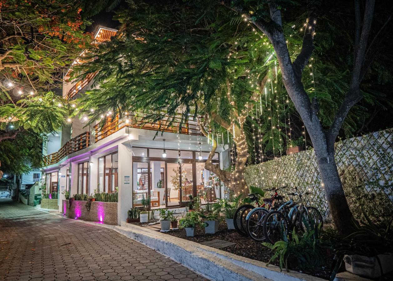 Hotel La Isla Puerto Ayora  Zewnętrze zdjęcie